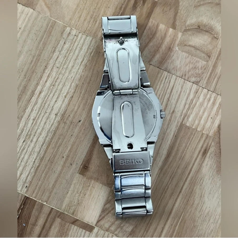 Seiko Luxury Men's Watch Stainless Bracelet Large Round White Dial Date Window